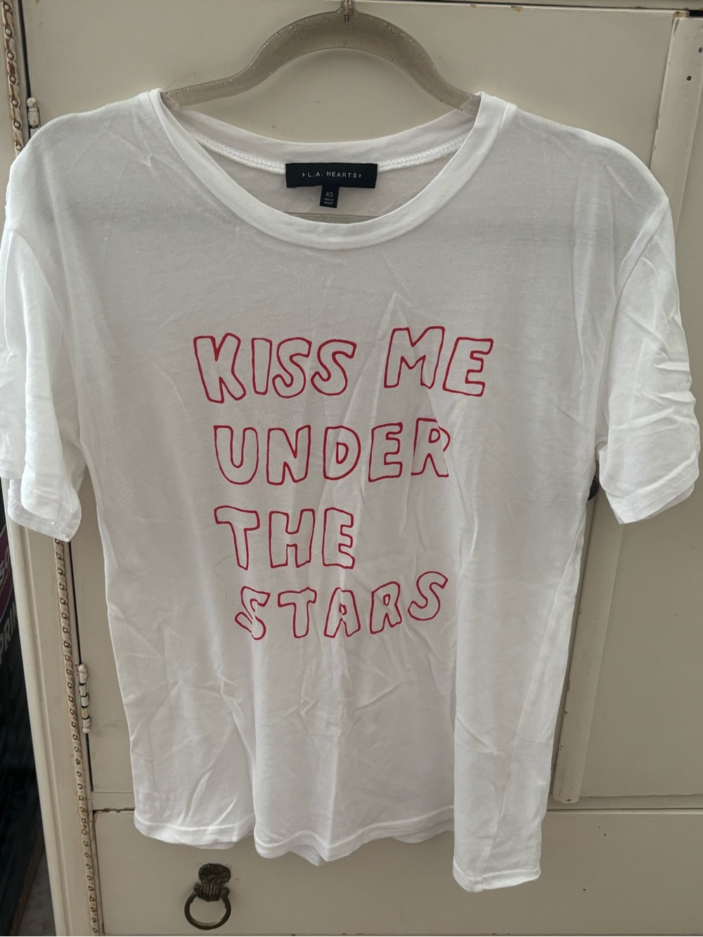 L.A.Hearts White Tee with red Kiss Me Under The Stars' Graphic